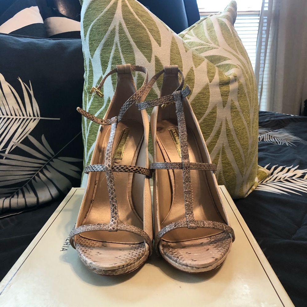 Elegant open toe shoes.